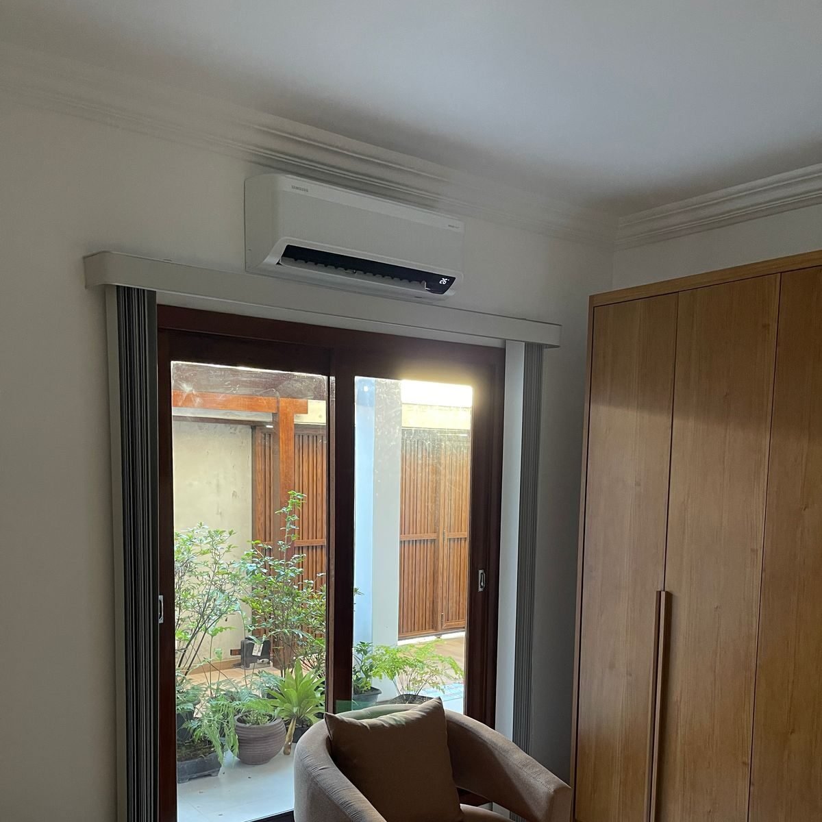 Home 13 8cc8c0b9-dd08-48f6-b8a5-c6290886f876